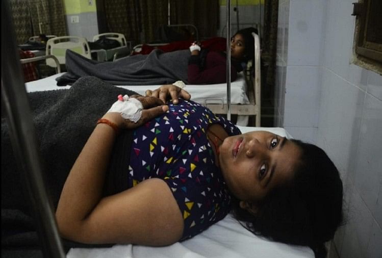 बीमार छात्रा...