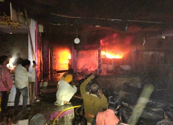 Incendie dans un magasin d’électronique, des biens d’une valeur de Lakhs gaspillés