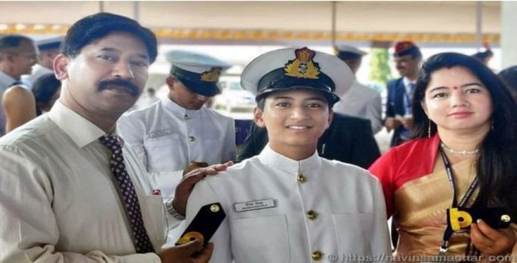Nainika Nainika became a sub lieutenant in the Navy | नेवी में सब लेफ्टिनेंट बनीं नैनीताल की नैनिका