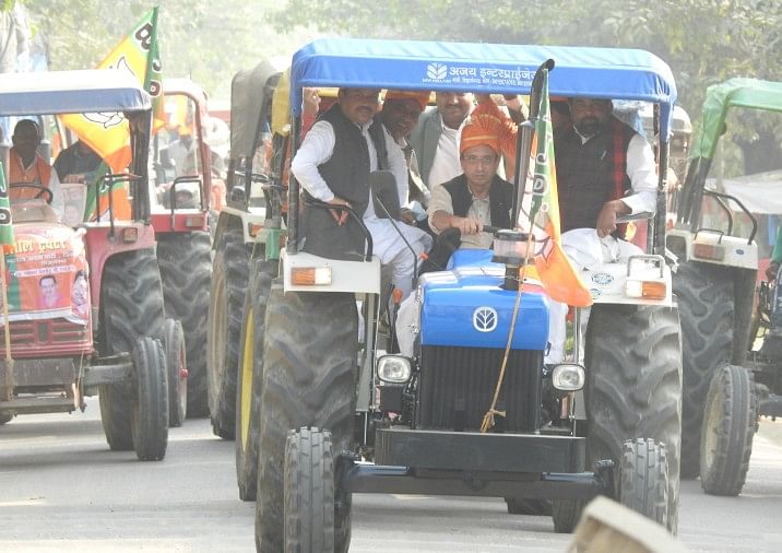 Bjp a sorti un rallye de tracteurs et a sensibilisé les agriculteurs