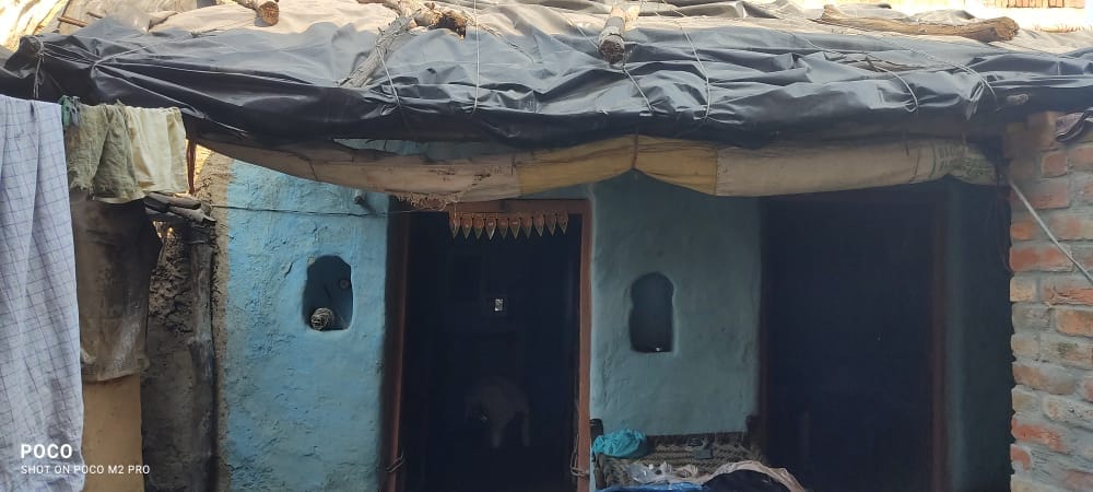 पीएम आवास योजना के लिए आवेदन कर चुके व्यक्ति का मकान पीएम आवास योजना के लिए आवेदन कर चुके व्यक्ति का मकान