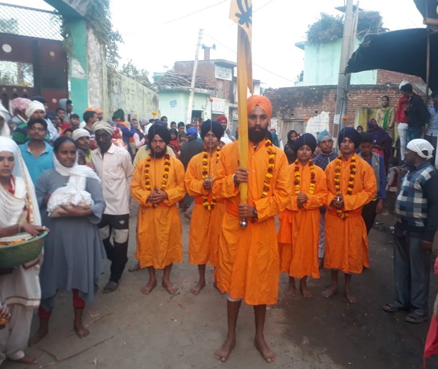 नांगलसोती के तिसोतरा में पंच प्यारों की अगुवाई में नगर कीर्तन निकालते। नांगलसोती के तिसोतरा में पंच प्यारों की अगुवाई में नगर कीर्तन निकालते।