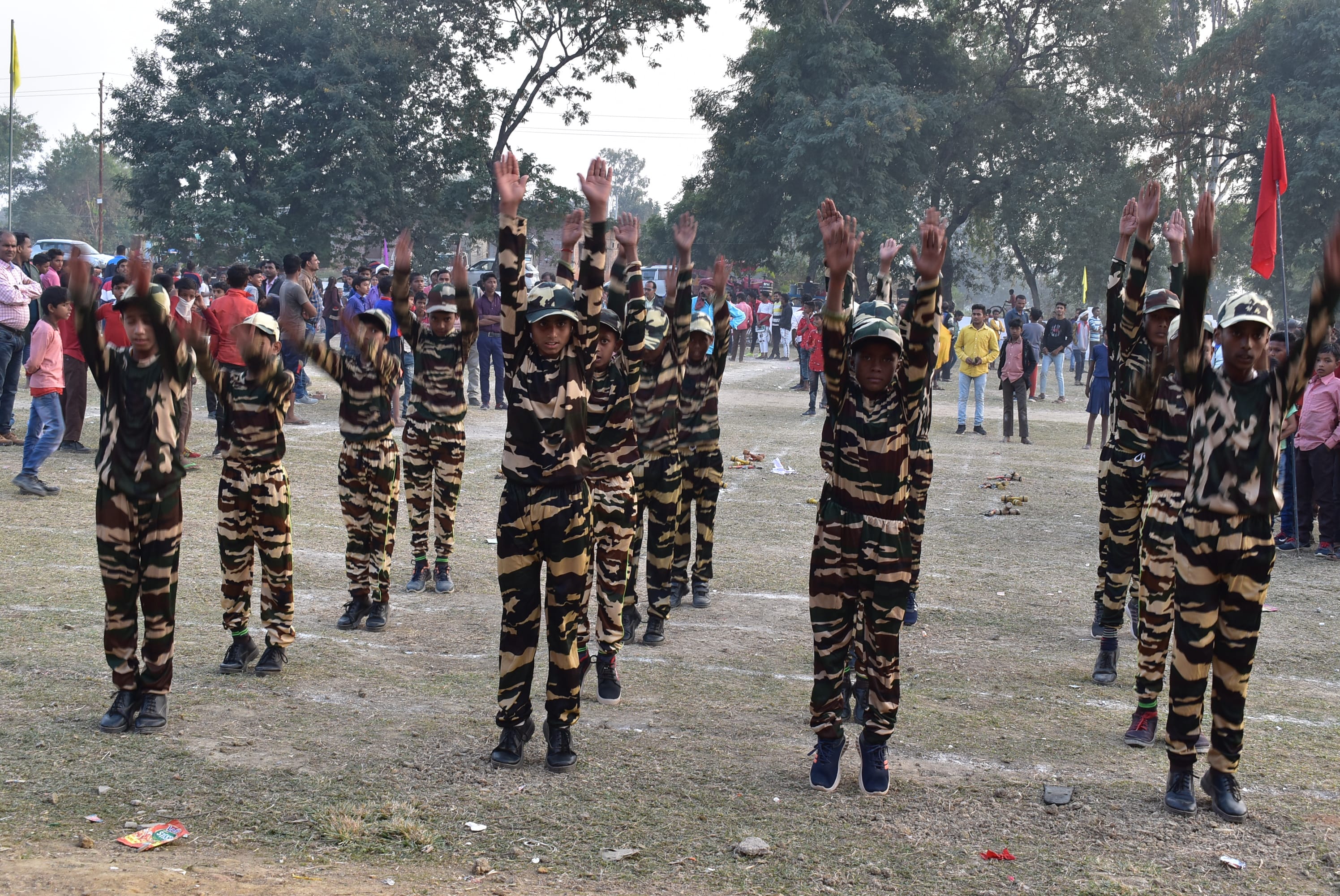घोरावल ब्लॉक के केवली में खेलकूद प्रतियोगिता में सांस्कृतिक कार्यक्रम प्रस्तुत करते छात्र। घोरावल ब्लॉक के केवली में खेलकूद प्रतियोगिता में सांस्कृतिक कार्यक्रम प्रस्तुत करते छात्र।