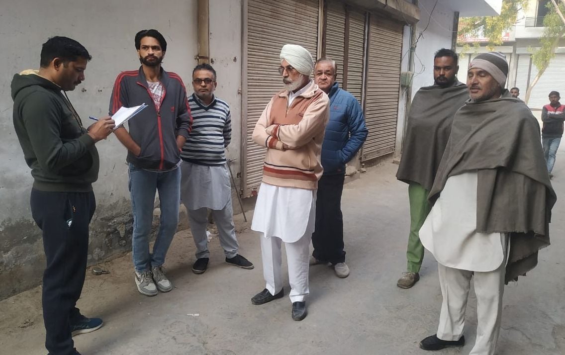 ताले टूटने पर कार्रवाई करती कालांवाली पुलिस। ताले टूटने पर कार्रवाई करती कालांवाली पुलिस।