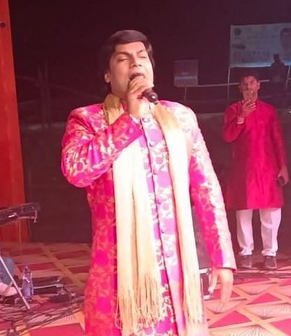 Les gens dansent sur les chansons du chanteur de Bhojpuri Mohan Rathor – Les gens dansent sur les chansons du chanteur de Bhojpuri Mohan Rathor