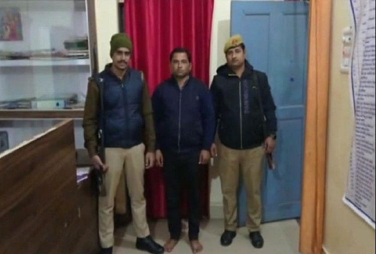 La prostitution dans la colonie de Kasganj Gangeshwar La police arrête trois personnes dont deux filles