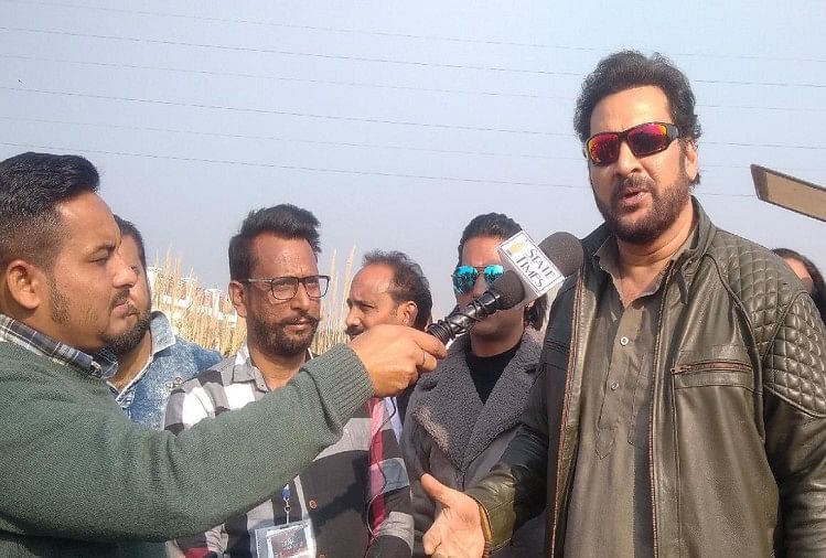 Aktor Film Shahbaz Khan Mencapai Jammu, Mengatakan- Film Harus Diambil di Lembah