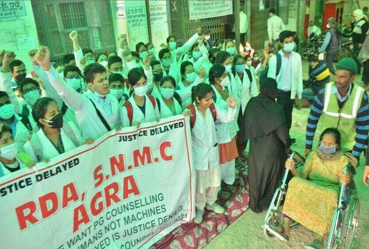 Les jeunes médecins boycottent le travail en urgence et en soins intensifs à partir d’aujourd’hui au Sn Medical College Agra
