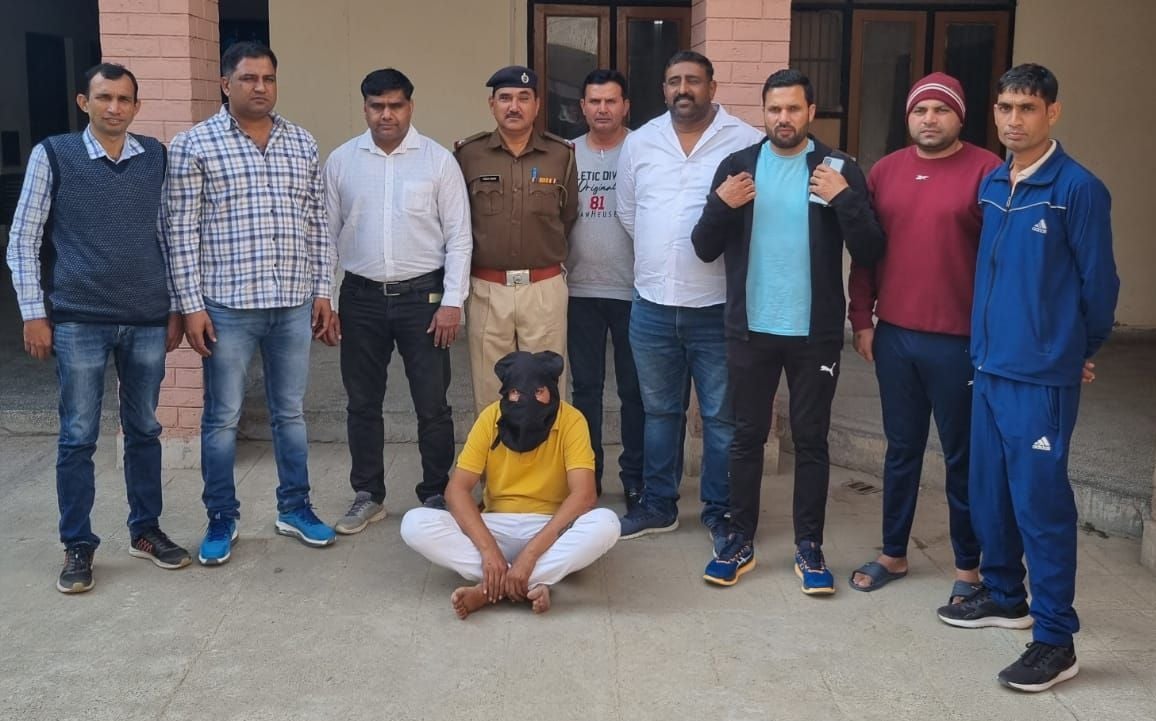 सीआईए की गिरफ्त में आरोपी संजय। सीआईए की गिरफ्त में आरोपी संजय।
