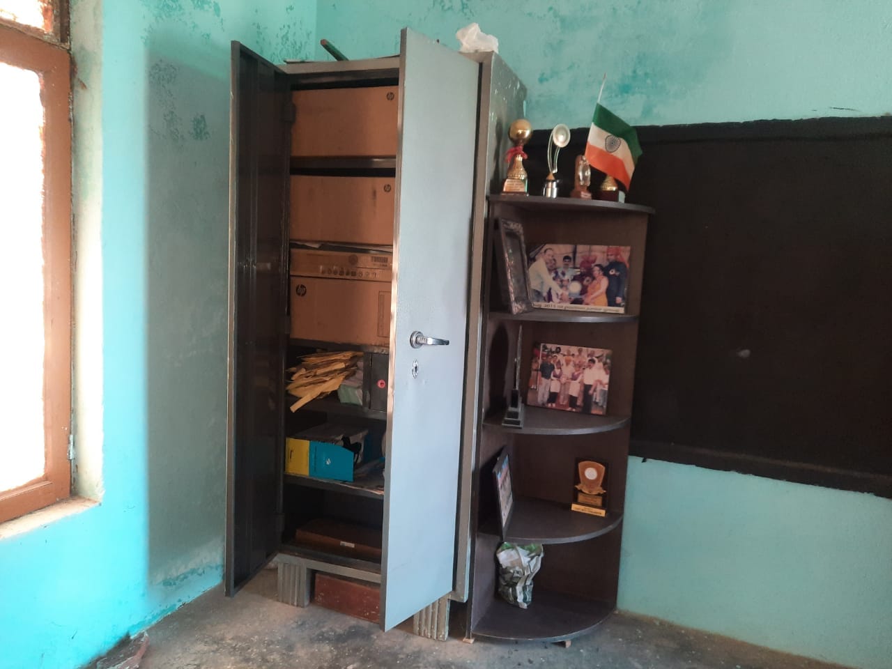 उधमपुर शहर में चोरों द्वारा निशाना बनाया गया स्कूल व तोड़ी गई अलमारी