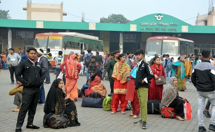 Aligarh News – Aligarh: Le bus des chaussées n’a pas été trouvé sur la route, les passagers ont attendu des heures