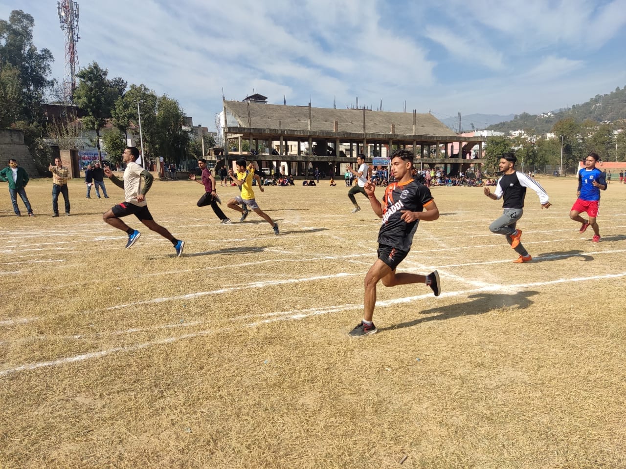 उधमपुर के सुभाष स्टेडियम में एथलेटिक मीट में हिस्सा लेते खिलाड़ी व खिलाड़ियों को संबोधित करते म? उधमपुर के सुभाष स्टेडियम में एथलेटिक मीट में हिस्सा लेते खिलाड़ी व खिलाड़ियों को संबोधित करते म?