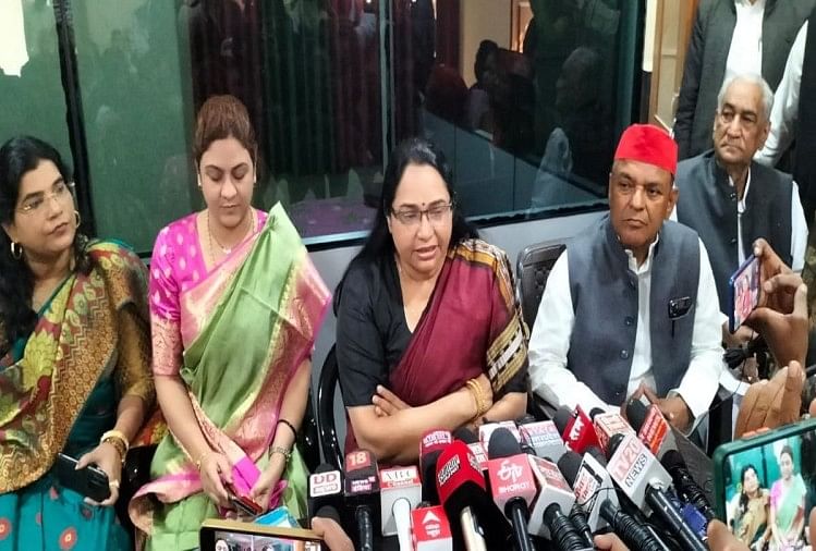 Partai Samajwadi Presiden Nasional Mahila Sabha Juhie Singh Ditargetkan Pemerintah Bjp Yogi Tidak Melakukan Pembangunan Apapun