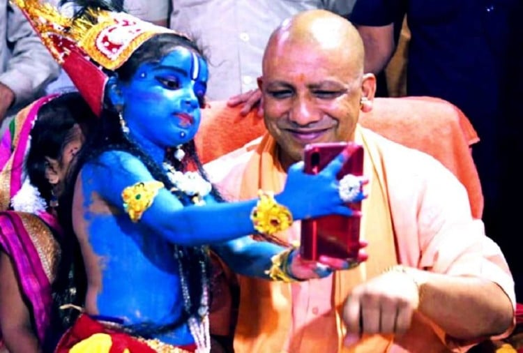 UP Election By Lord Krishna: अब भाजपा को चाहिए कृष्ण का सहारा, 'केशव' के शंखनाद से सियासी हलचलें हुईं तेज 2 उत्तर प्रदेश चुनाव 2022: मथुरा में योगी आदित्यनाथ