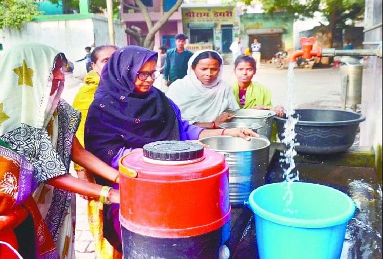 Crise de l’eau à Agra de nombreuses personnes de la colonie Dayalbagh avec la grève de l’eau
