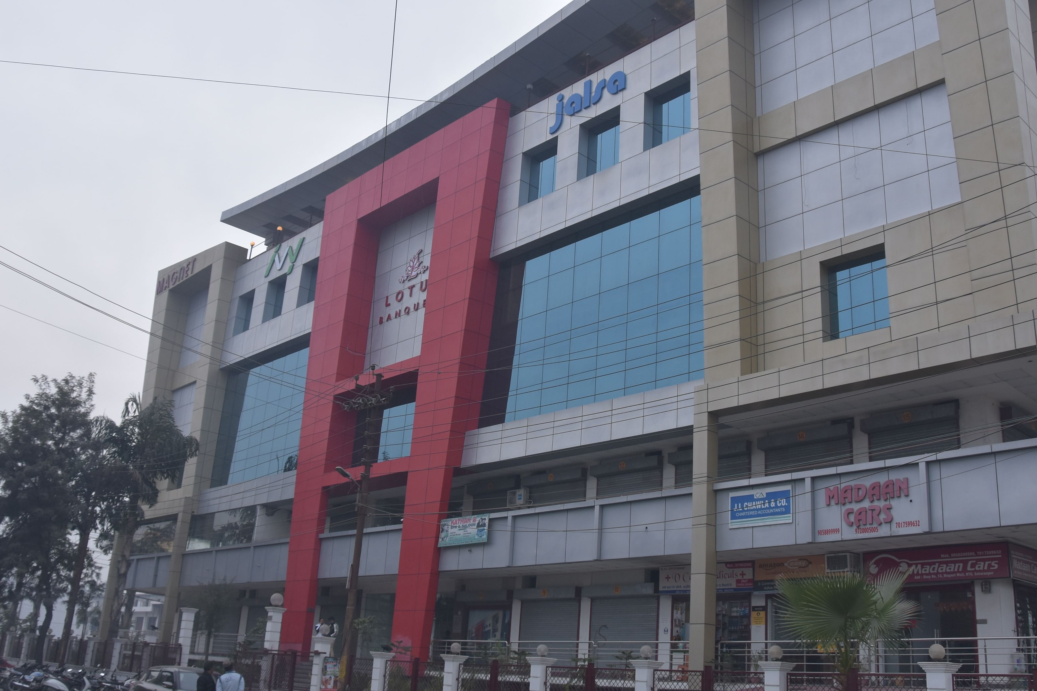 Centre commercial construit sur Dehradun Road