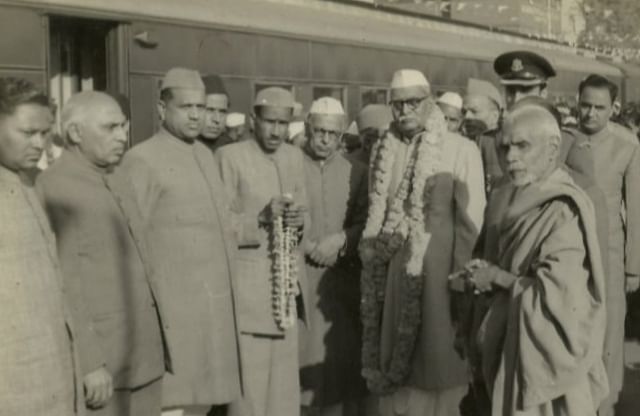 En 1952... le président du district a accueilli le Dr Rajendra Prasad à la gare de Muzaffarnagar.