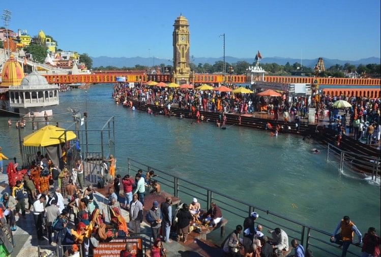 Shani Amavasya Dan Surya Grahan 2021: Pemuja Kerumunan Besar Di Haridwar Untuk Foto Ganga Snan