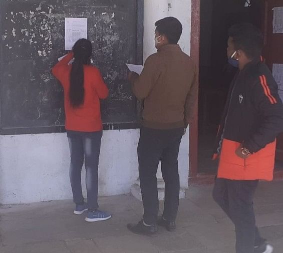 2095 kandidat memberikan ujian Grup C di 11 pusat Almora Dua Ribu Siswa Tampil Dalam Ujian – 2.095 Kandidat Tampil di Ujian Grup C di 11 Center Almora