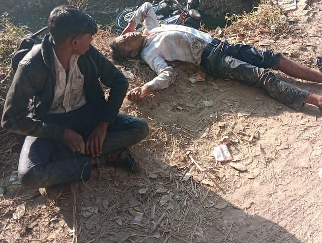 Deux étudiants sont tombés du ponceau de Rajbha sans rampe, les agriculteurs se sont précipités à l’hôpital