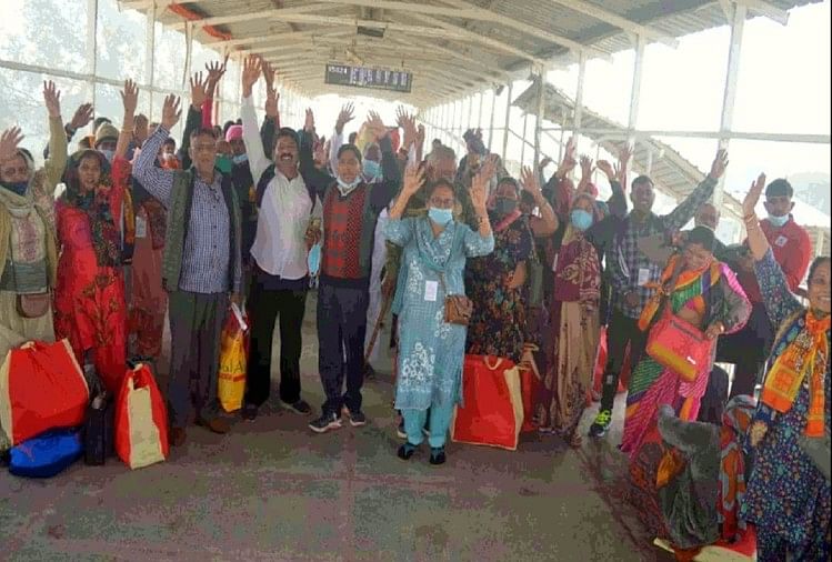 Un train spécial a atteint Ayodhya transportant 960 pèlerins dans le cadre du programme de pèlerinage du ministre en chef du gouvernement de Delhi