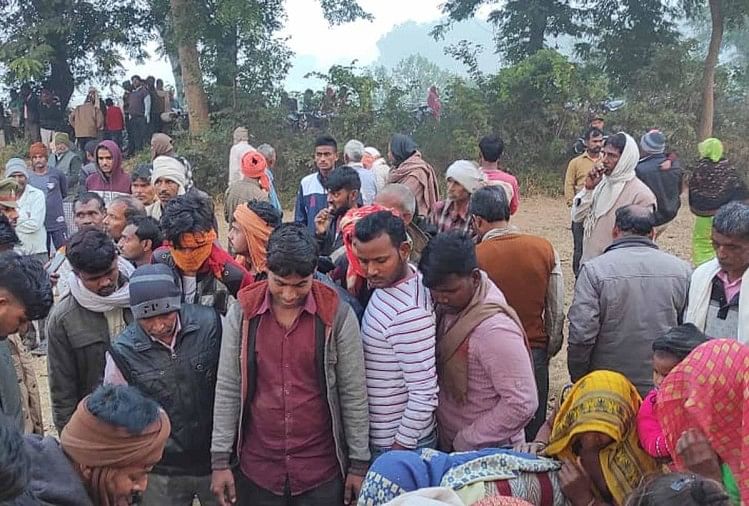 Auraiya : le corps d’un fermier retrouvé pendu à un arbre de neem, des membres de sa famille sont accusés de meurtre