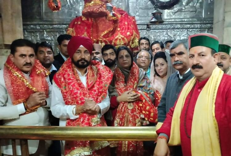 Pendjab CM Charanjit Singh rend hommage au temple Jwalamukhi Temple Baglamukhi Kangra Himachal Pradesh