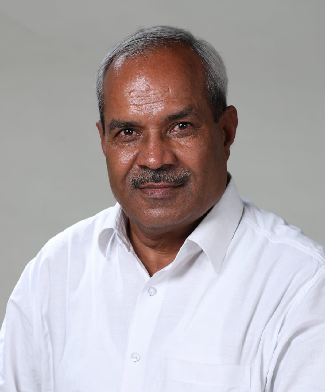 Ashok Jadoun, président de All India Panchayat Parishad. Ashok Jadoun, président de All India Panchayat Parishad.