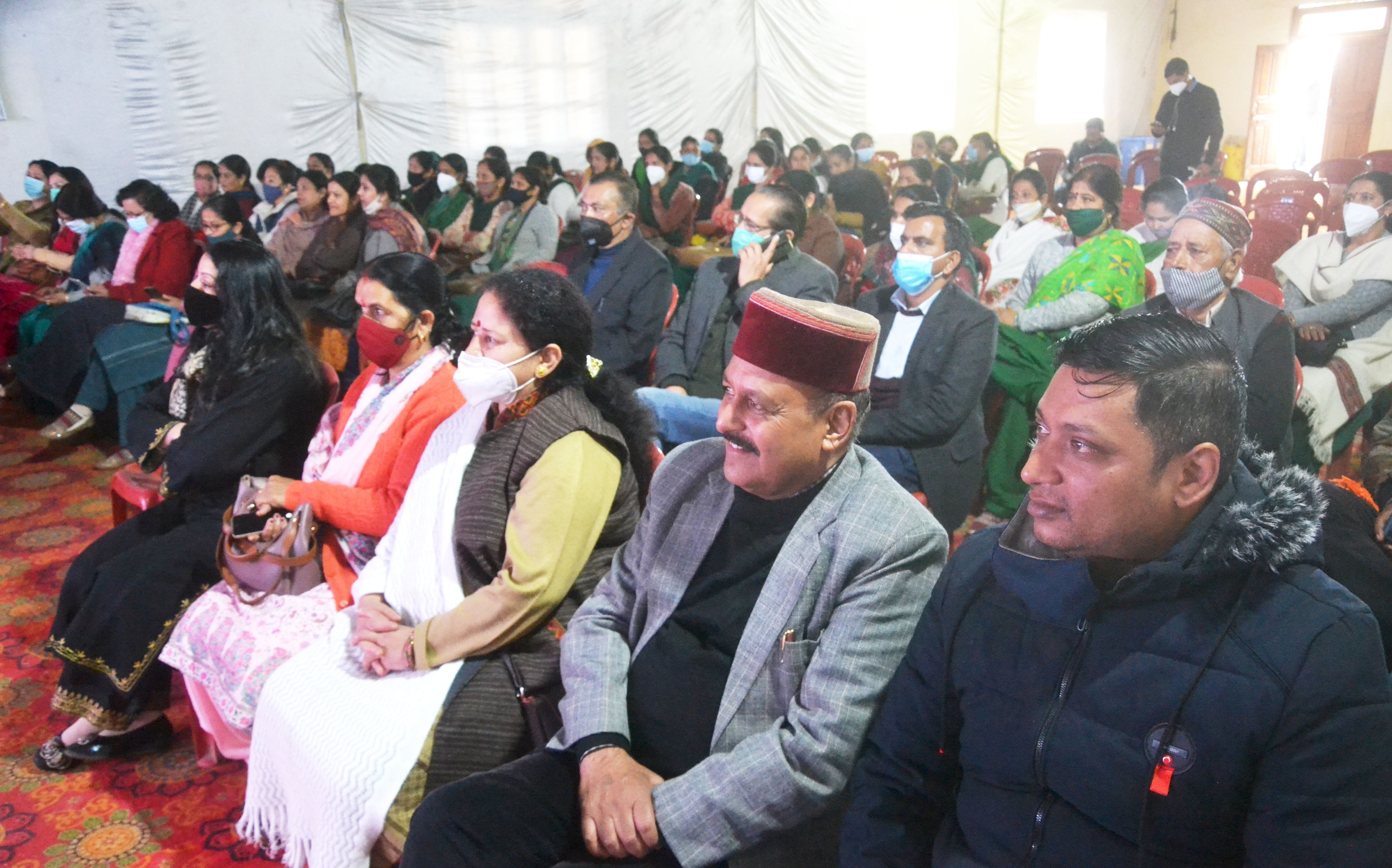 सोलन में बिलासपुर एम्स से केंद्रीय स्वास्थ्य मंत्री का लाइव प्रसारण देखते पदाधिकारी। संवाद सोलन में बिलासपुर एम्स से केंद्रीय स्वास्थ्य मंत्री का लाइव प्रसारण देखते पदाधिकारी। संवाद