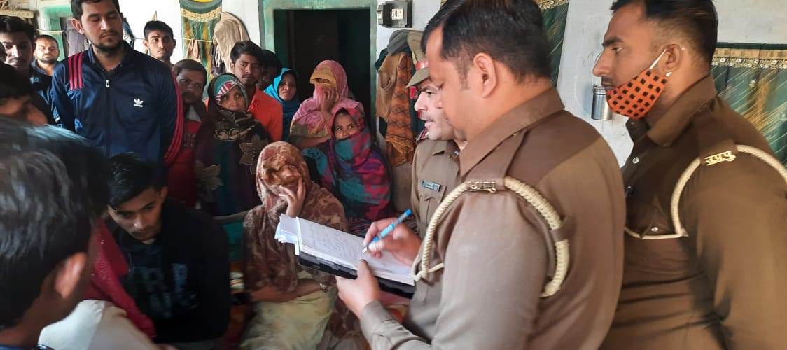 फोटो कैप्सन बुढ़ाना में 05द्वठ्ठद्दड्ढस्रठ्ठ6 बिटावदा गांव में रमा देवी की हत्या के बाद ग्रामीण म फोटो कैप्सन बुढ़ाना में 05द्वठ्ठद्दड्ढस्रठ्ठ6 बिटावदा गांव में रमा देवी की हत्या के बाद ग्रामीण म