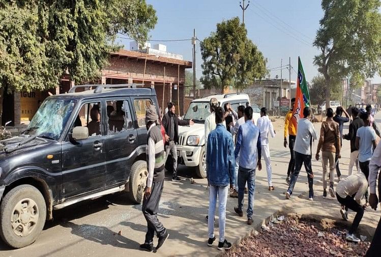 L’ancien ministre et les anciens partisans de Block Pramukh s’affrontent à Agra Stone, une voiture s’est écrasée