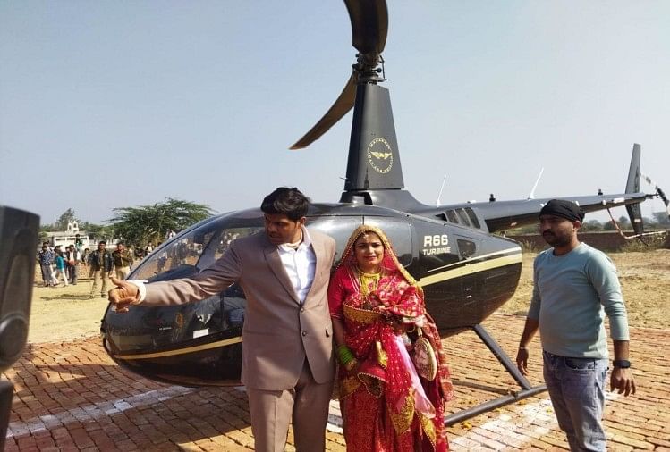 Les mariés sont arrivés en hélicoptère dans le village de Kheragarh