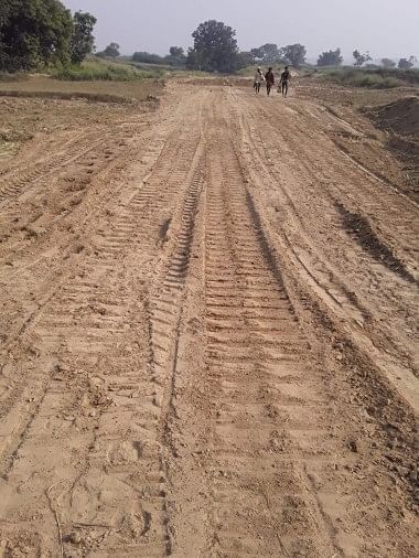 Tension sur la route à Tilhapur Sand Ghat, les agriculteurs se sont mobilisés