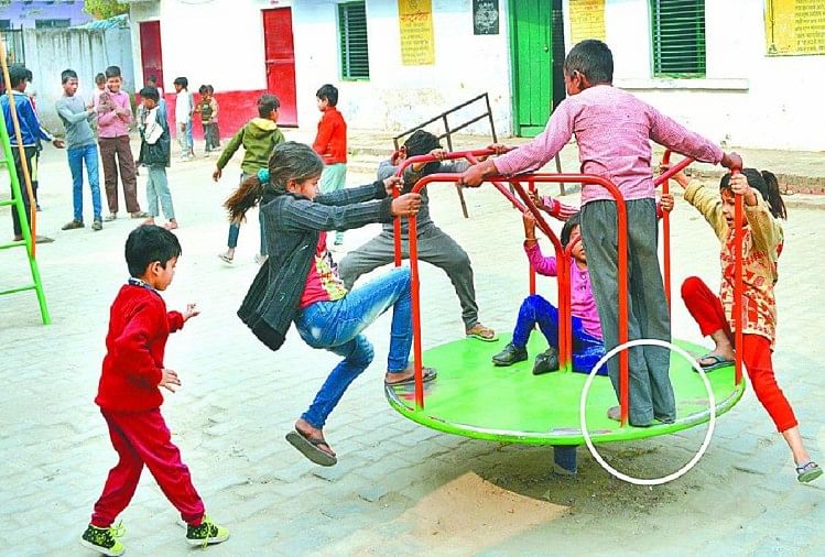 Élèves des écoles primaires atteints sans pull ni chaussures – Agra