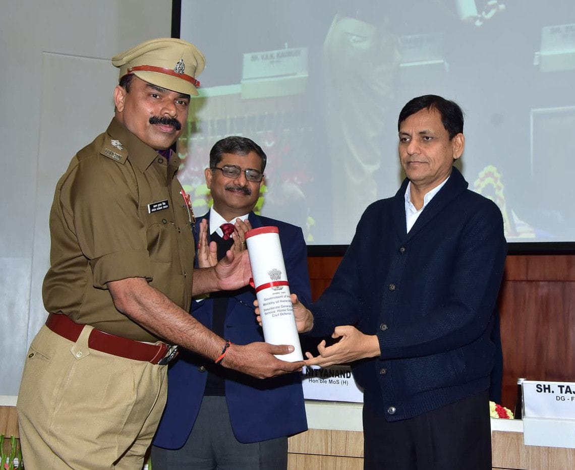 अग्निशमन सेवा पदक से सम्मानित सीएफओ अरुण कुमार सिंह अग्निशमन सेवा पदक से सम्मानित सीएफओ अरुण कुमार सिंह