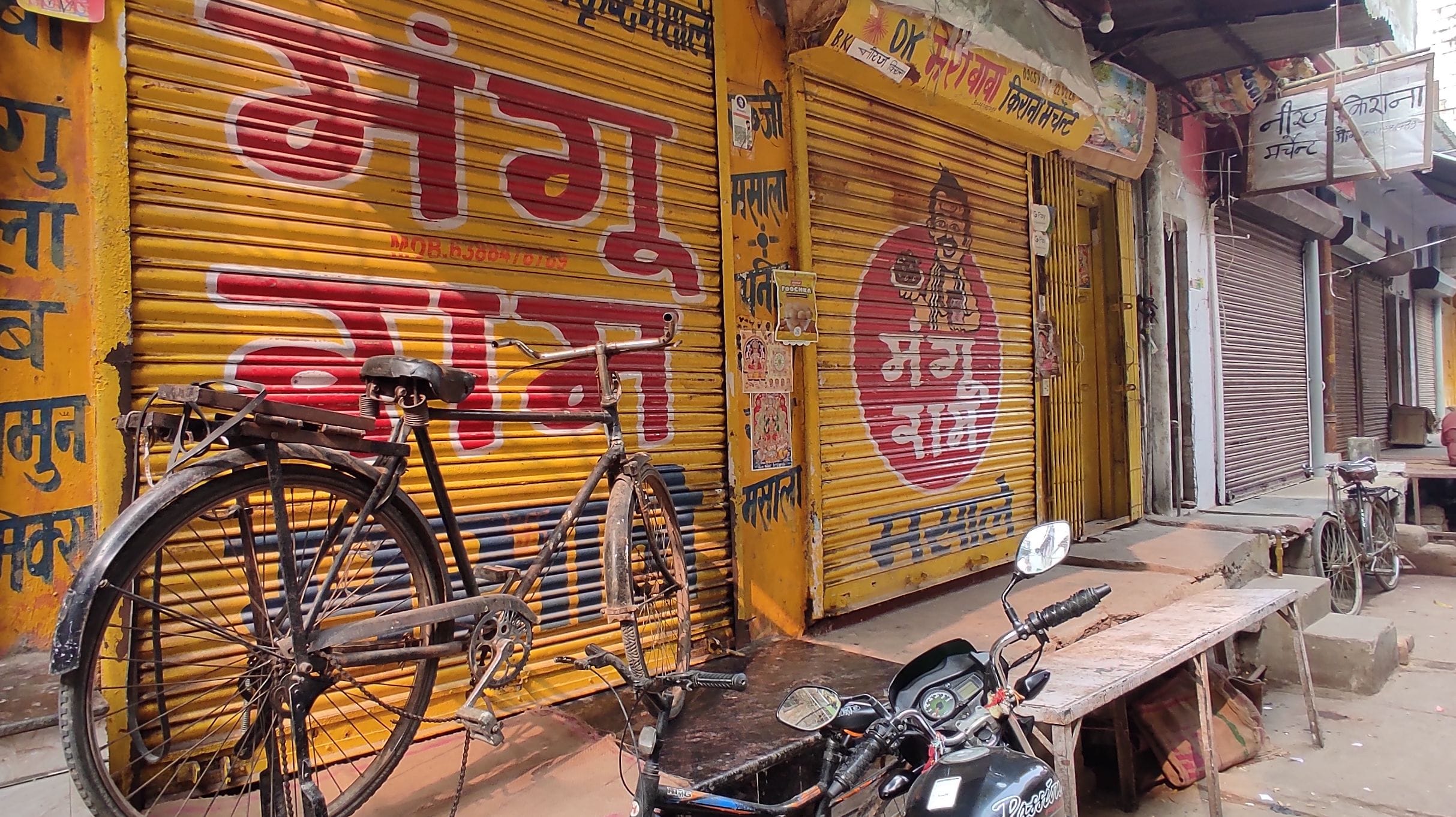 कार्यवाही की सूचना पर बंद किराना गली की दुकानें। संवाद कार्यवाही की सूचना पर बंद किराना गली की दुकानें। संवाद