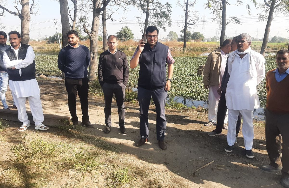 समालखा। मौका पर निरीक्षण के दौरान मौजूद एसडीएम समालखा। समालखा। मौका पर निरीक्षण के दौरान मौजूद एसडीएम समालखा।