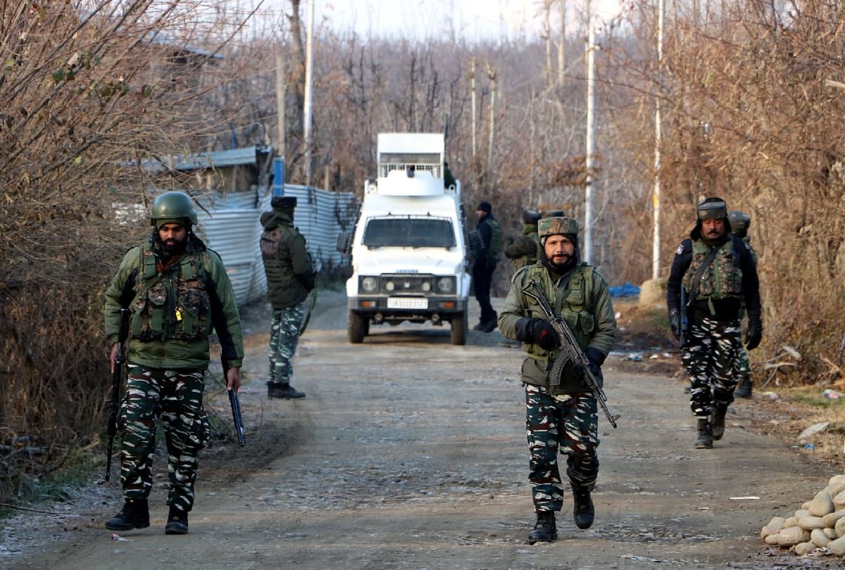 Encounter Between Security Forces And Terrorists In Shopian Jammu Kashmir -  जम्मू-कश्मीर: शोपियां में सुरक्षाबलों और आतंकियों के बीच सुबह से मुठभेड़  जारी, शाम तक तीन ...