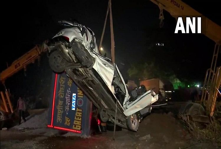 Un camion s’est renversé sur une voiture près de l’hôtel Hyatt à Rk Puram Delhi – Delhi : un mari et une femme sont décédés dans un accident de la route traumatique, une fillette de six ans a survécu