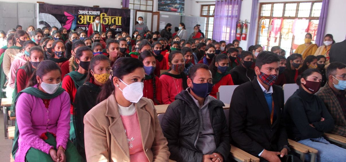 मंडी के जोगिंद्रनगर की डोहग आईटीआई में अपराजिता कार्यक्रम में मौजूद प्रशिक्षु व अन्य मंडी के जोगिंद्रनगर की डोहग आईटीआई में अपराजिता कार्यक्रम में मौजूद प्रशिक्षु व अन्य
