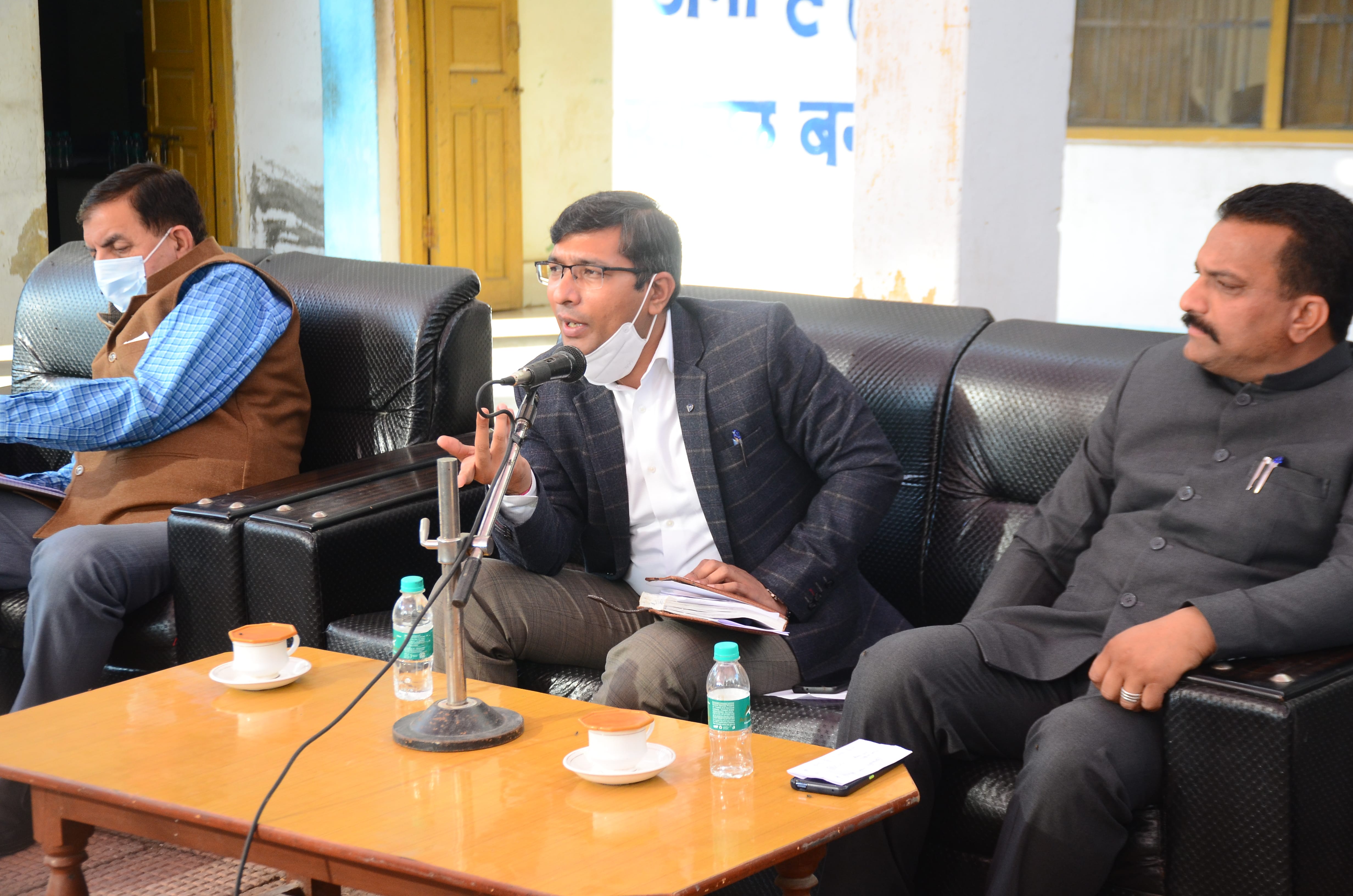 बरनोटी में ब्लॉक दिवस कार्यक्रम को संबोधित करते डीसी राहुल यादव। संवाद बरनोटी में ब्लॉक दिवस कार्यक्रम को संबोधित करते डीसी राहुल यादव। संवाद