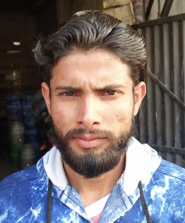 बिजनौर के मोहल्ला राघवपुरम के दीपक।
