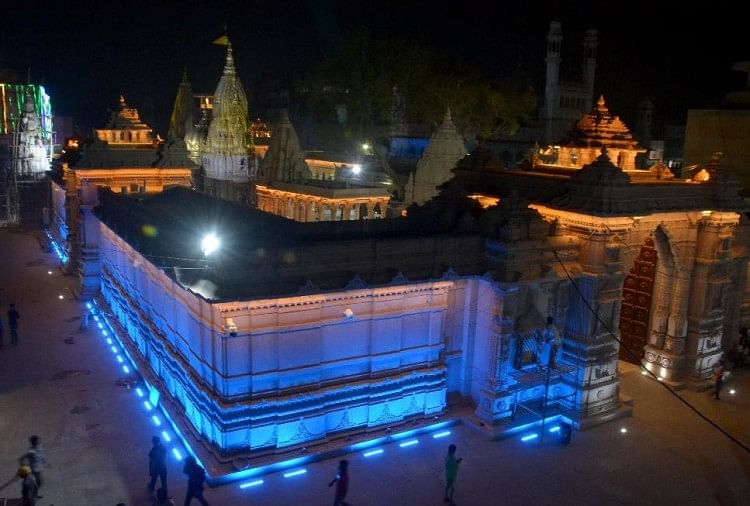 Kashi Vishwanath Dham Amazing Shade In Bright Light Decoration Voir la vue en images