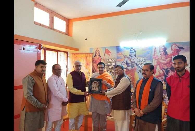 Lucknow : après avoir accepté l’hindouisme, Jitendra Narayan Tyagi a atteint le bureau de Vishwa Hindu Parishad