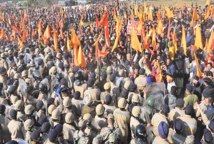 Savarna Manifestation Dharamshala: les manifestants sont devenus furieux dès qu’ils ont pris une douche d’eau, sachez ce qui s’est passé dans la journée