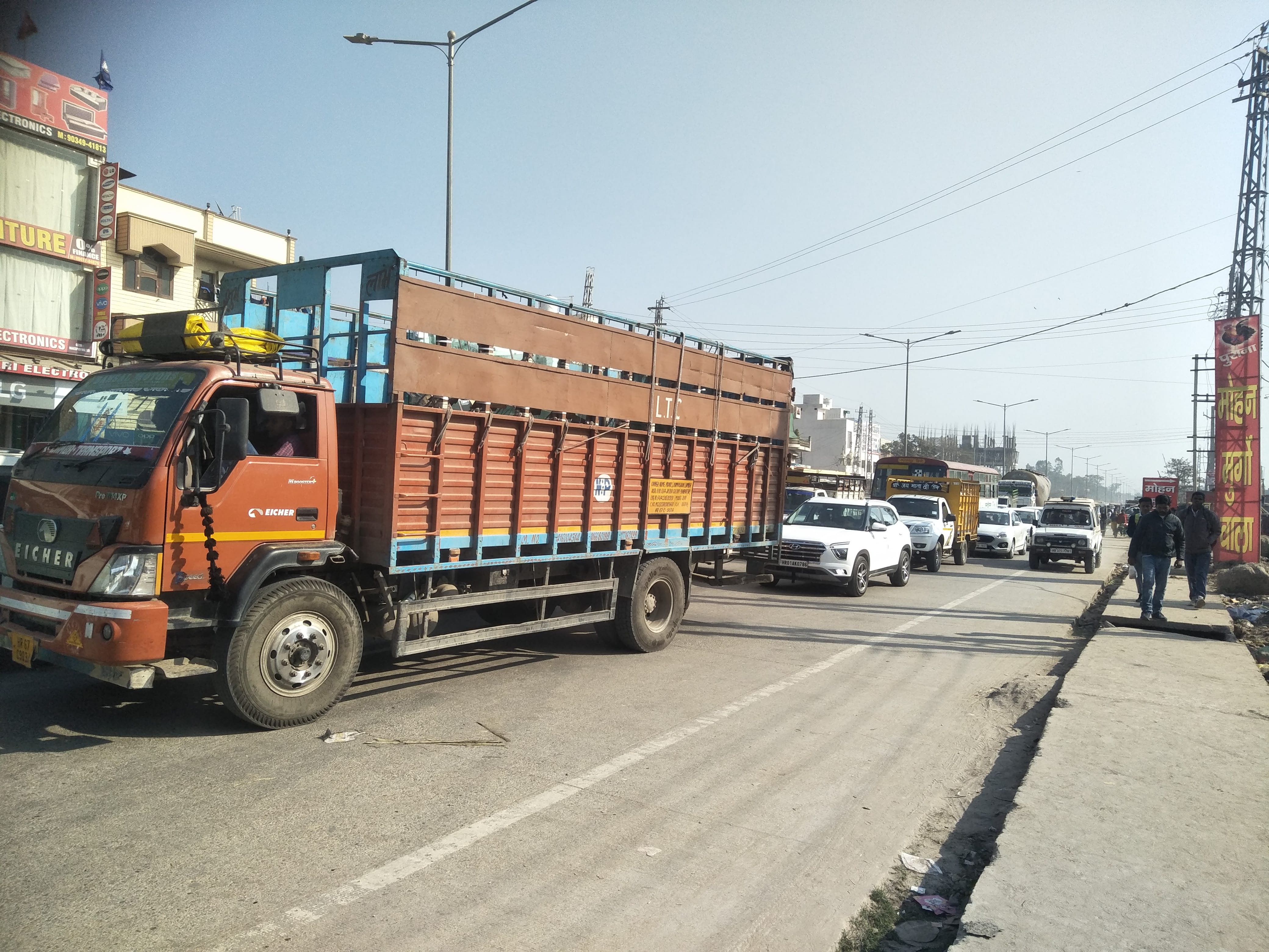 अंबाला जगाधरी हाइवे पर लगा जाम। अंबाला जगाधरी हाइवे पर लगा जाम।