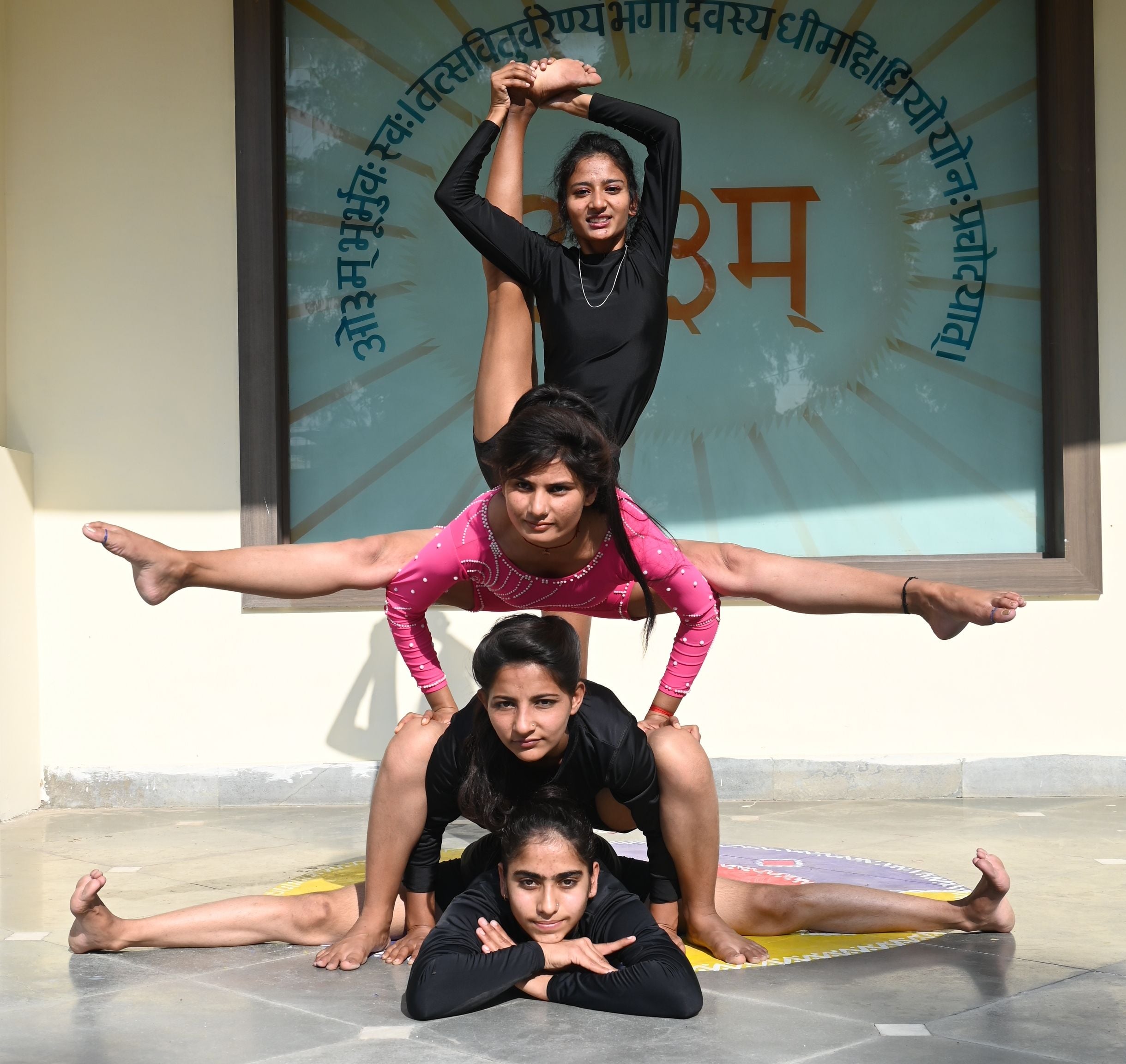 इंटर कॉलेज योग चैंपियनशिप में योग भरती एफसी कॉलेज की छात्राएं । संवाद