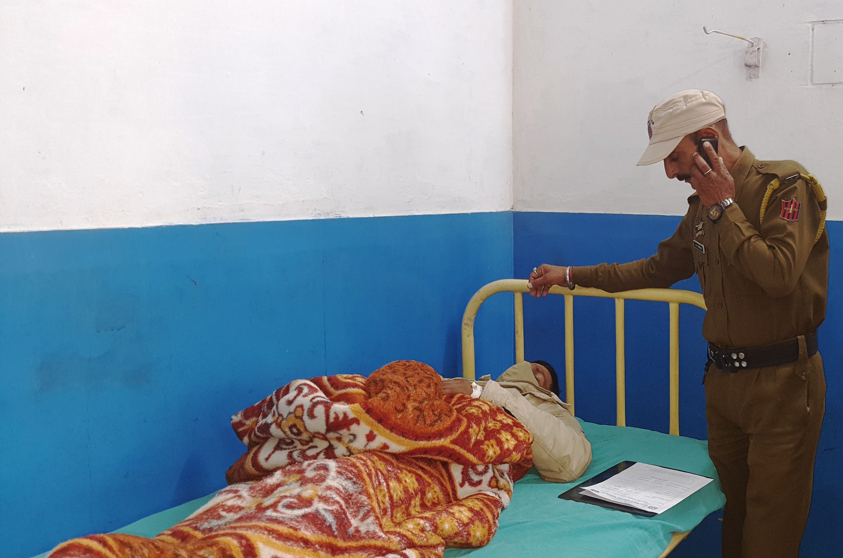 उधमपुर के जिला अस्पताल में उपचाराधीन दुर्घटना में घायल पुलिस के जवान उधमपुर के जिला अस्पताल में उपचाराधीन दुर्घटना में घायल पुलिस के जवान