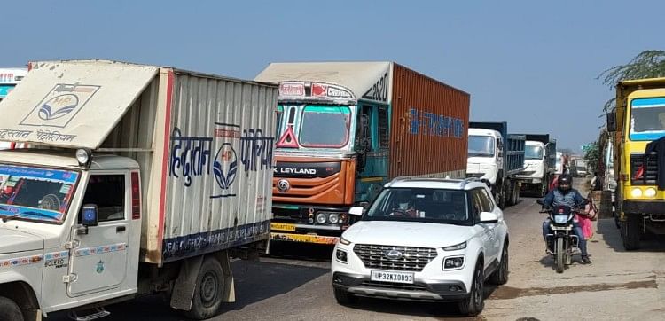 Civic – 10 heures de confiture sur l’autoroute Lucknow-Kanpur