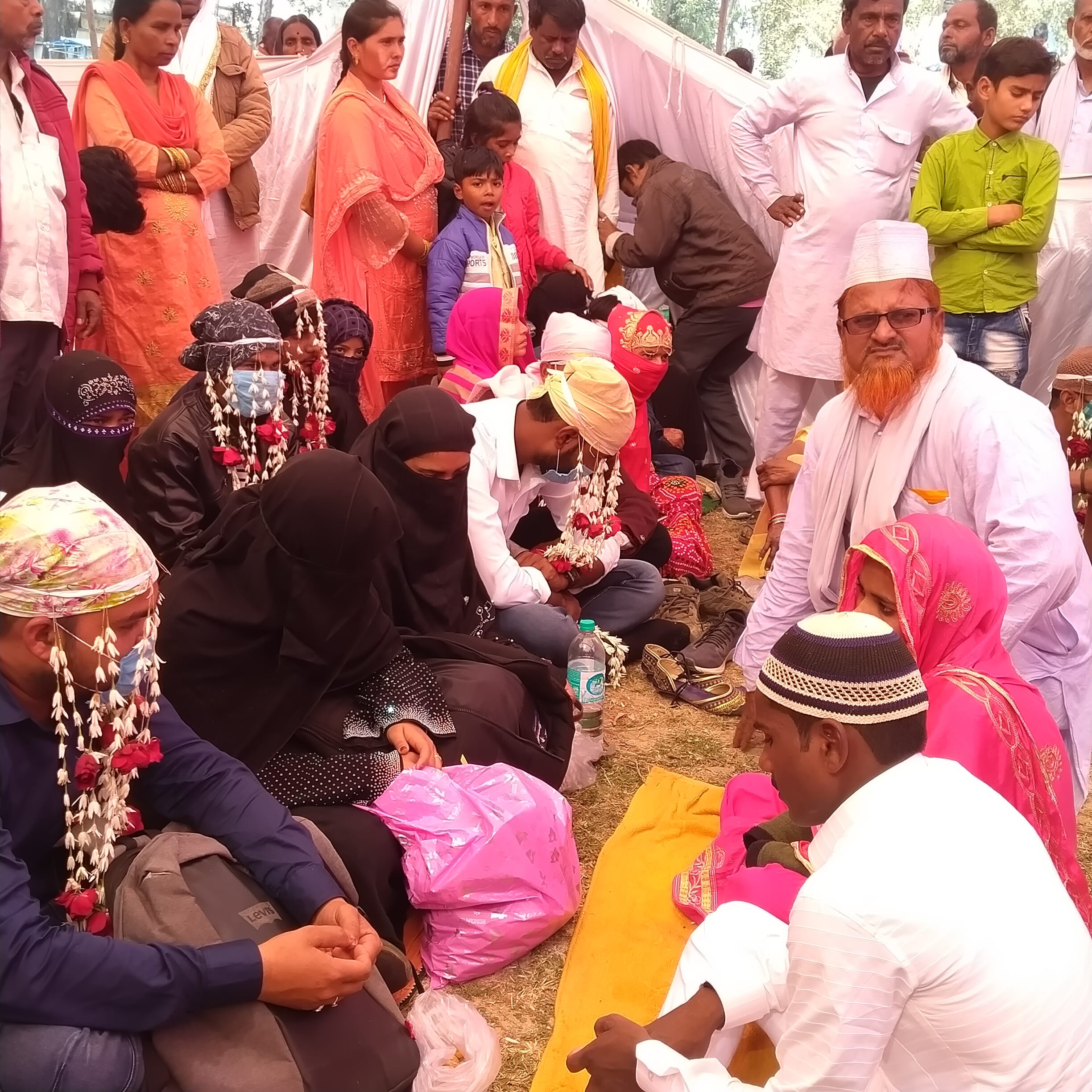 उरमौरा डायट परिसर में मुख्यमंत्री सामूहिक विवाह में निकाह कराते मौलाना। उरमौरा डायट परिसर में मुख्यमंत्री सामूहिक विवाह में निकाह कराते मौलाना।
